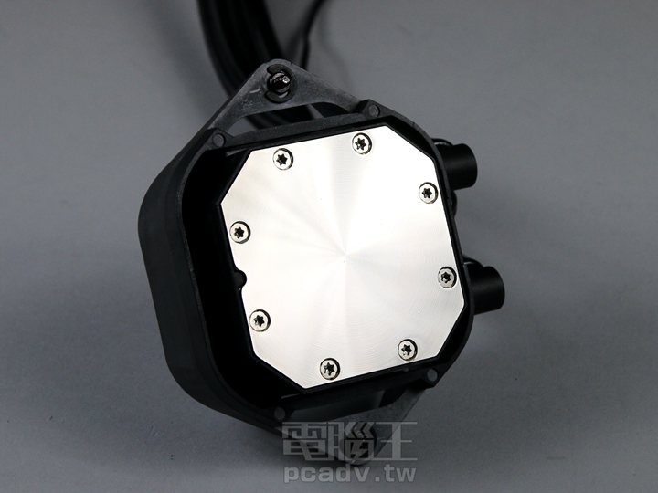 水冷頭和處理器接觸面採鍍鎳處理，可以有效降低氧化問題。