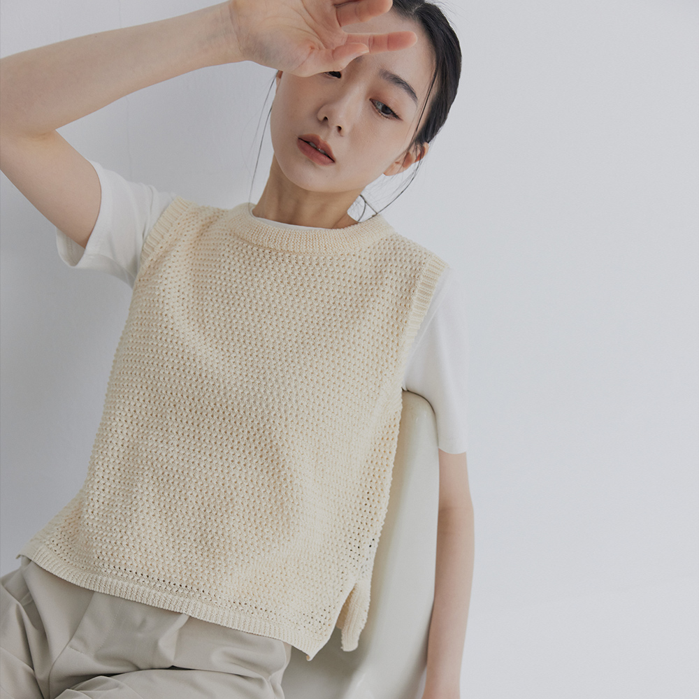 鏤空側開岔設計粗針織背心-杏