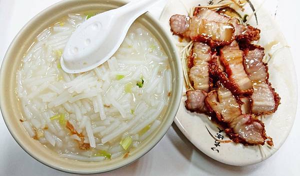 【板橋美食】米粉湯 香菇肉絲粥-晚上才能吃到的無名路邊攤小吃店 【板橋美食】米粉湯 香菇肉絲粥-晚上才能吃到的無名路邊攤小吃店