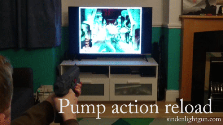 新版槍枝可以透過滑動護木進行填彈操作。