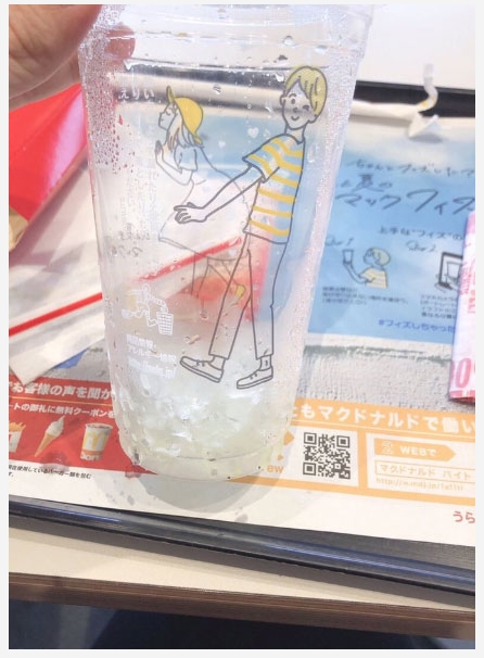 日本麥當勞推出手繪風文青男女飲料杯，卻被網友玩成令人傻眼的情色杯