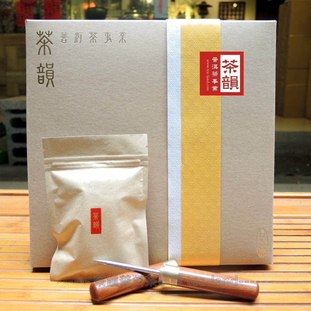 【茶韻普洱茶】2006年10月 勐庫茶廠 金獎喬木王 500g生茶(附茶樣10g.收藏盒.茶刀x1)