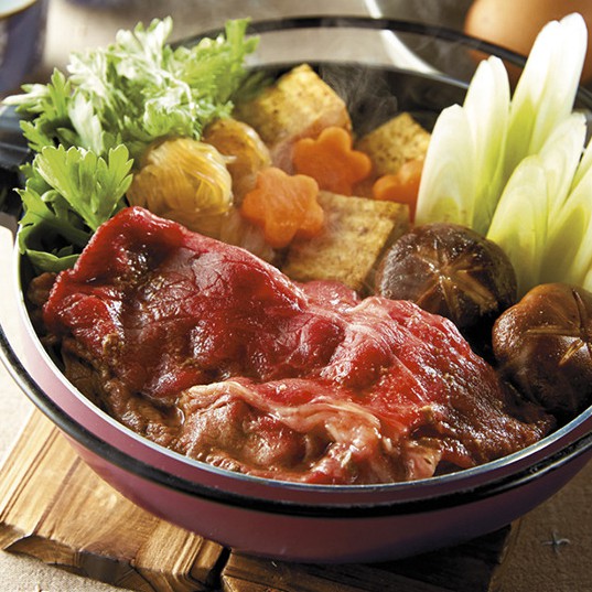 嫩肩沙朗牛肉片～草飼牛，天然環境放牧飼養，比穀飼牛低脂肪，低膽固醇，肉質鮮嫩不柴澀，碳烤、炒菜、涮涮鍋、怎麼料理都好吃！鮮嫩不油膩！高品質肉品，建議5~7分熟。✨商品皆為自然原肉切片，每片形狀皆不相同