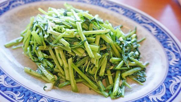 【三芝美食】60年代磚窯雞-皮酥肉嫩便宜又美味的烤雞店，在室內就能看到無敵海景！