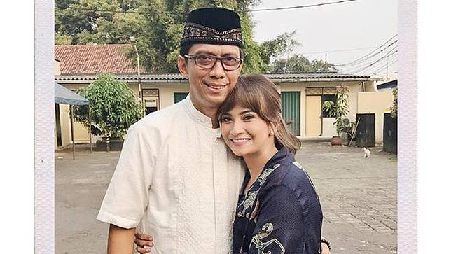 Tak Tahu Anaknya Menikah, Ini 5 Momen Mesra Vanessa Angel Bareng Ayah