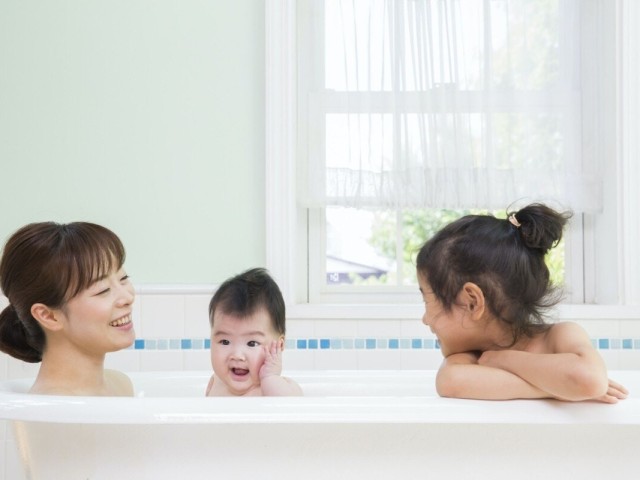 生理中のお風呂、どうしてる？子どもと一緒に入るときのポイントを解説（ママリ Mamari ）