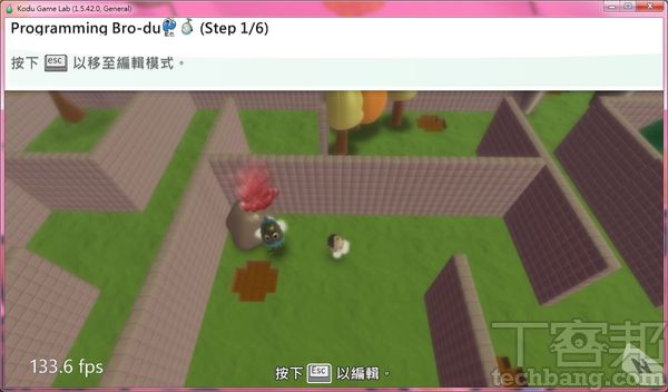 6.透過玩家操作，白色Kodu成功找到藍色Kodu，但她卻不會跟著玩家移動，這樣要如何將她帶出迷宮呢？