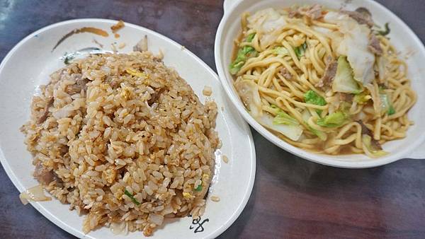 【板橋美食】董ㄟ小吃-人潮絡澤不絕的高CP值熱炒小吃店 【板橋美食】董ㄟ小吃-人潮絡澤不絕的高CP值熱炒小吃店