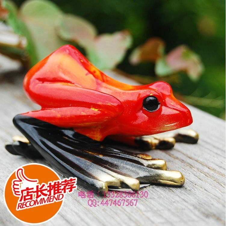 仿真青蛙擺件漂亮 樹脂材質 放花園花盆上以假亂真 一套4款 送朋友/家人小孩/情人/再適合不過了 深不見底的一片綠海 你含著笑意 要把那深情的愛 獻給久違了的 每一寸土地里 月下 寧靜的小河經不起半點