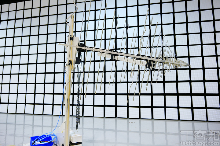 【影音】帶你看國內電動機車最高考驗的 TES 測試 8大「關卡」，除了得爬山、涉水，還要檢驗電磁波？！