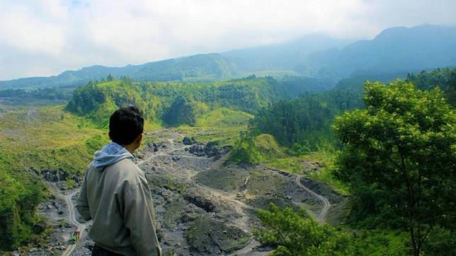 Bak Jalan Tamiya, Bukit Ini Sajikan Pemandangan Alam nan Megah Bekas Erupsi Merapi