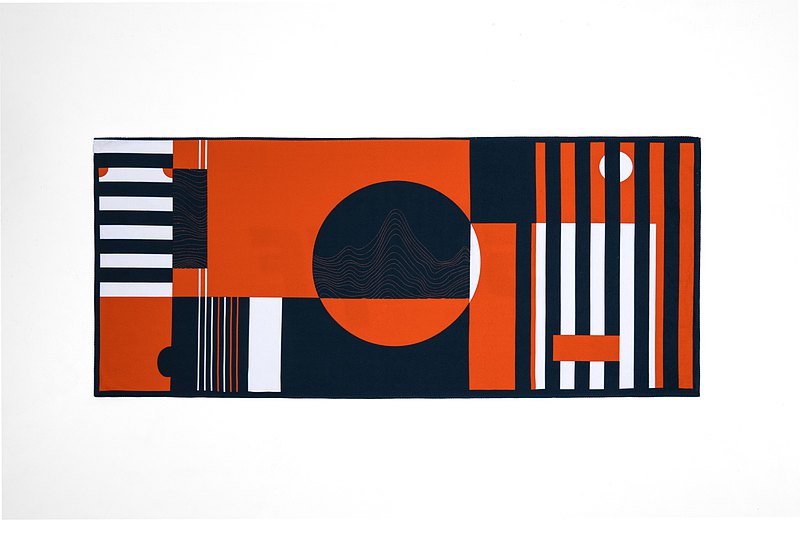 此商品為「The Mars Beach」系列的其中一樣，靈感來自於日益嚴重的地球環境污染，海灘佈滿人為垃圾，或許未來我們需要遠征火星，探索適合人類居住的環境和海灘。