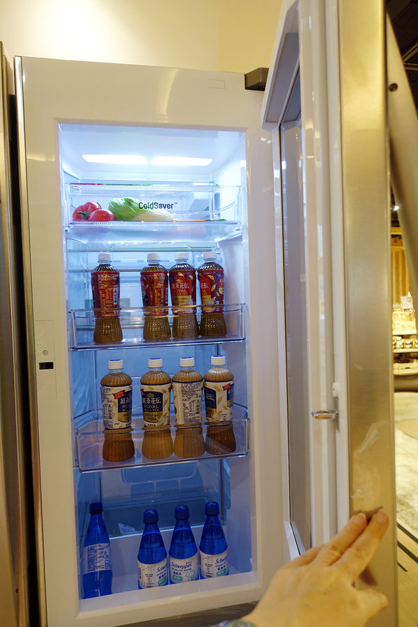 COVEx夏普展演活動，捷運小巨蛋站智慧生活館，結合咖啡店、家電體驗、廚藝教室、精選生活好物、特賣會，可場地租借且有網美牆打卡的主題式情境賣場