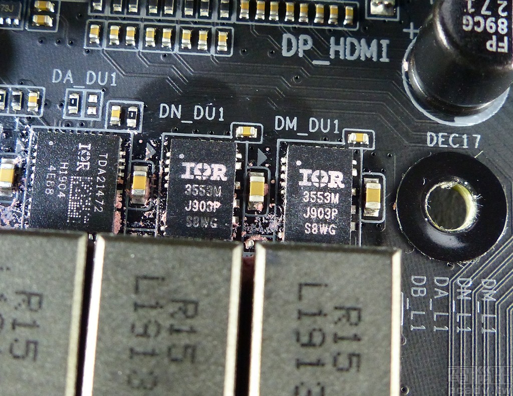 ▲ 處理器 SoC 供電轉換安排雙相規模，單相使用 1 個 IR3550，耐電流 40A。