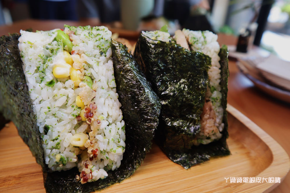 新竹竹北早餐推薦必吃！米八手作飯糰，比超商御飯糰還要大兩倍的巨無霸三角飯糰