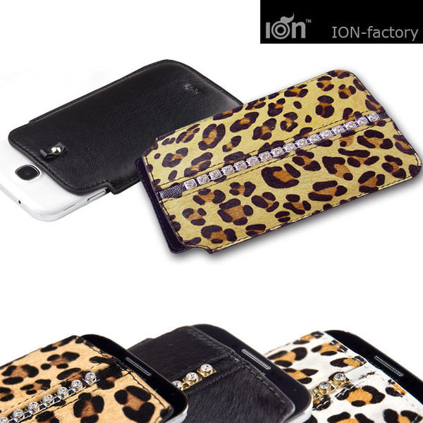 柔軟襯裡完整保護愛機 n防止水滴和划痕n天然牛皮製成主體和水鑽鑲嵌設計 n亮眼十足 無可比擬的奢華