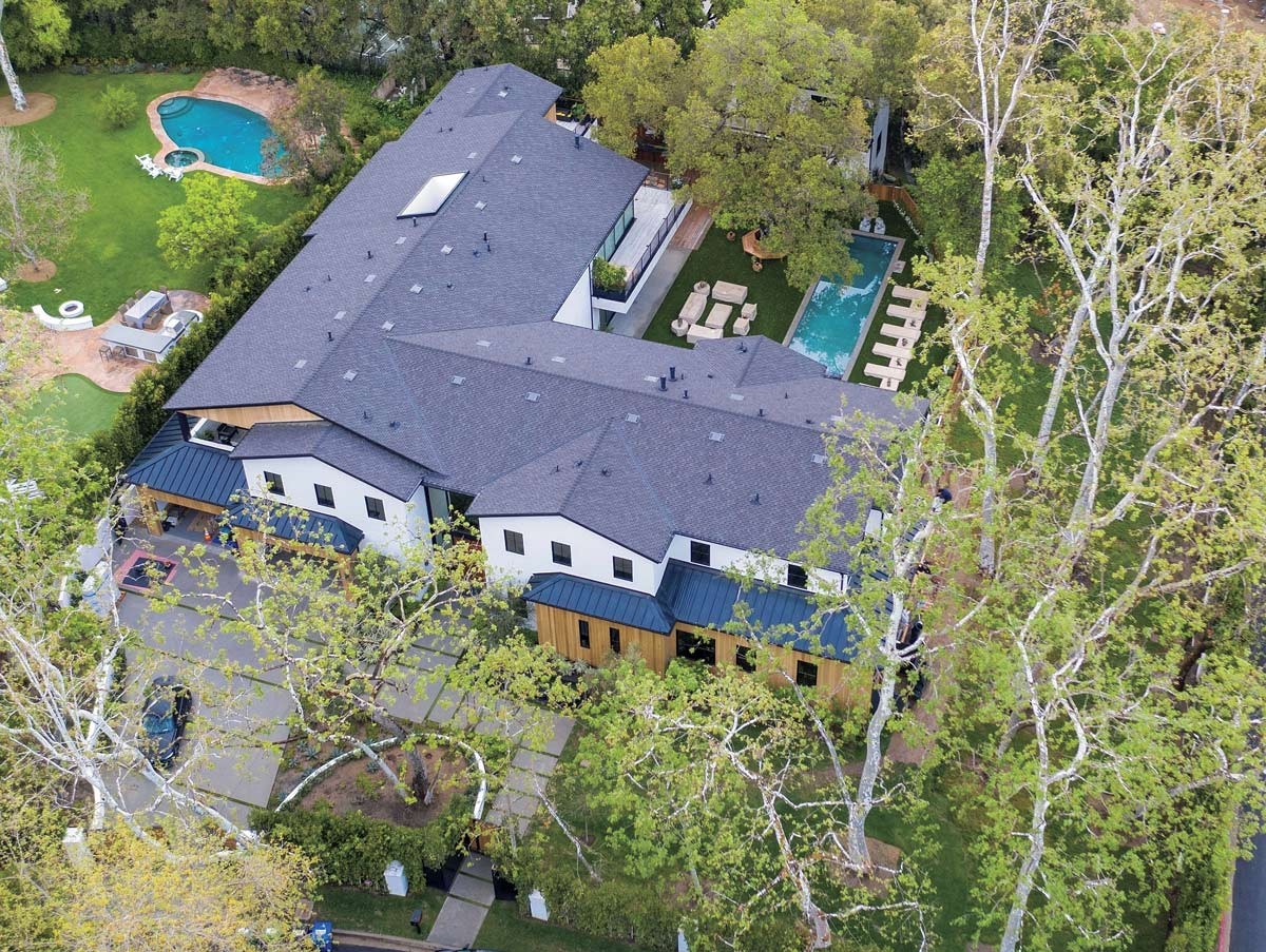 セレブの豪邸パパラッチ ジョー ジョナスの豪邸 弟ニックもご近所 緑あふれるモダンな家 Safari Online