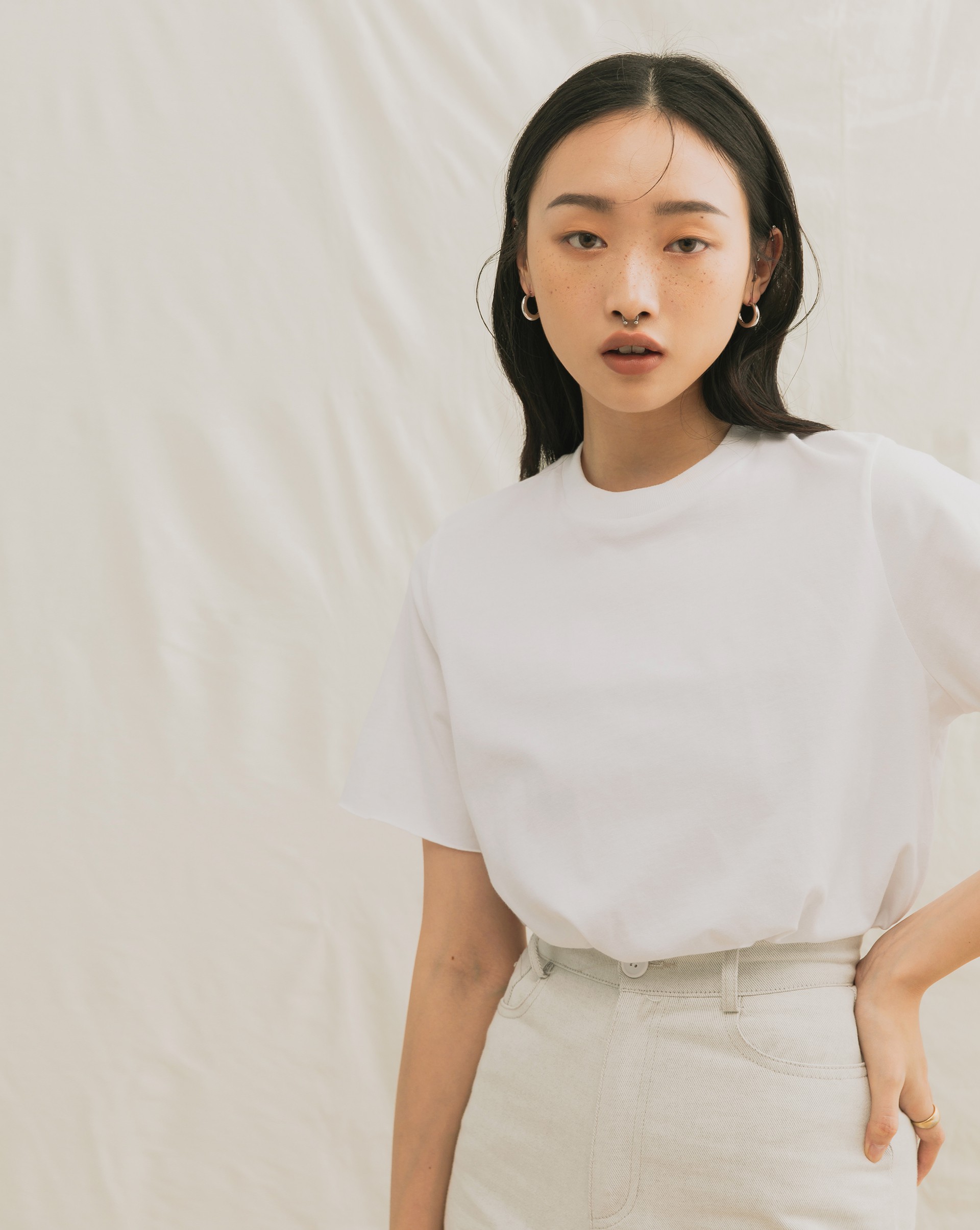 薄棉質料/挺拔俐落感/袖口不修邊設計隨性感