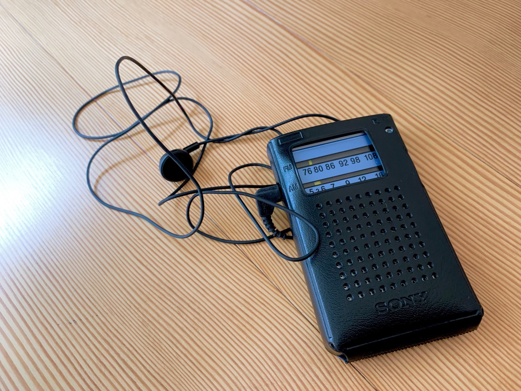 わずか69ｇ だけど頼りになる防災グッズ 私が カード型ラジオ を肌身離さず持ち歩いている理由