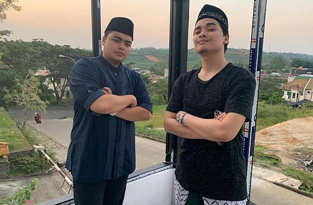 Momen Kebersamaan Alvin Faiz dan Ameer Azzikra. (Instagram/@ameer_azzikra)