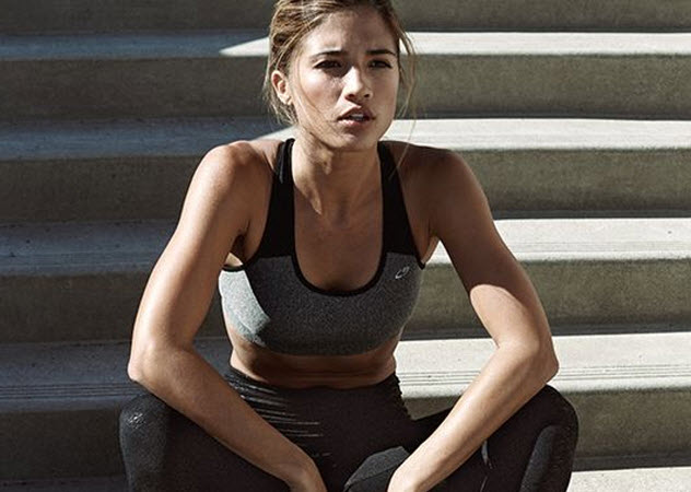 女性