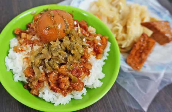 【三重美食】原頂好魯肉飯羊肉羹湯-隱身在狹小巷弄裡內行人才知道的銅板美食