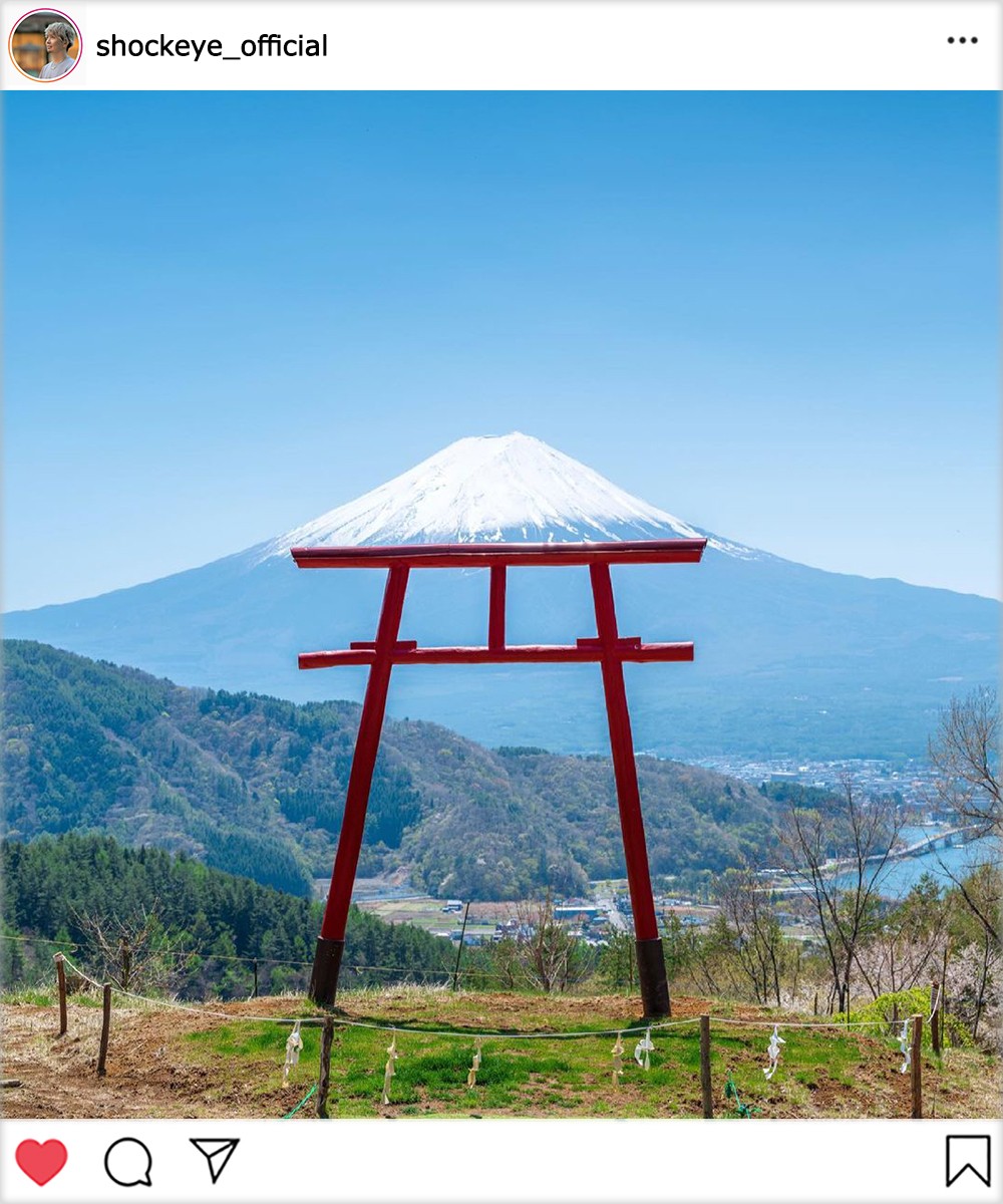 待ち受けにしたくなるshock Eyeのインスタ画像 夏が絶景の神社編 Voce