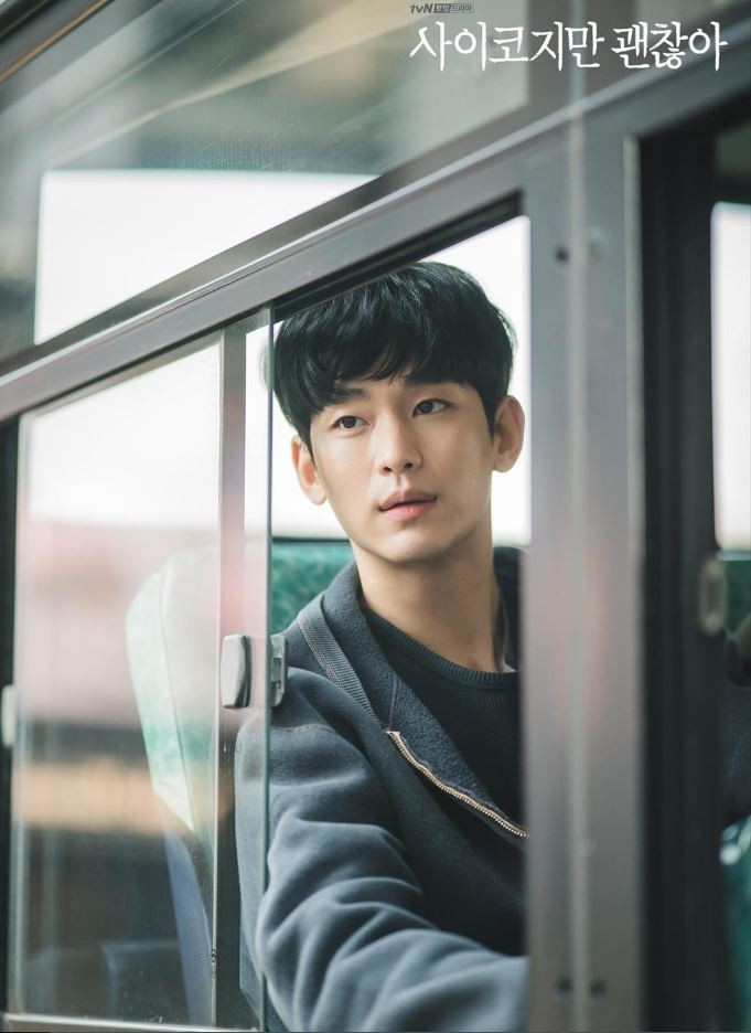 金秀賢退伍後男人味爆發！《雖然是精神病但沒關係》文鋼太禁慾又誘惑！