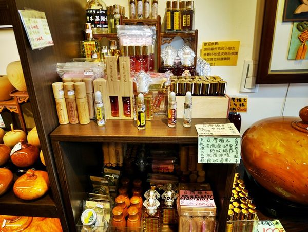 【三峽老街】三峽必買伴手禮 #台灣檜木館 #彰化社頭棉襪機能服飾 #襪子一雙10元 #三角湧老街 (36).JPG