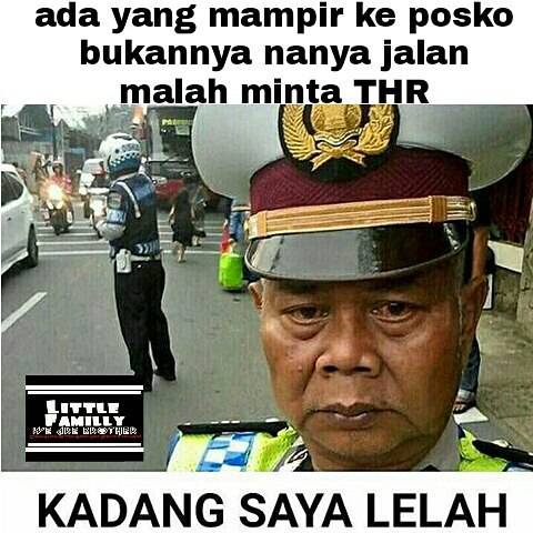 Foto Polisi Ini Mendadak Viral karena Gaya Selfienya yang Unik