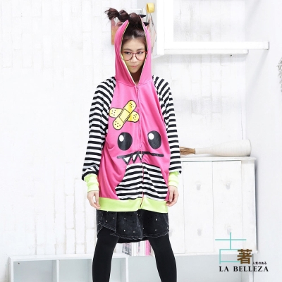 很特別的背鯺造型外套能充分展現獨特的個性感