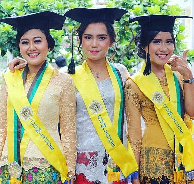 Wisuda di Indonesia Itu Ribet, Nih 7 Alasannya