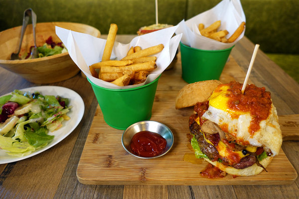 萬芳醫院站美式餐廳-Patio 46沛緹歐，中國科技大學、警察學校旁手工特製漢堡、義大利麵，文山區家庭聚餐、活動包場餐廳