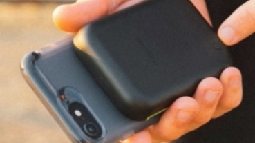 Mophie 推出可固定在 iPhone 上的無線充電電池