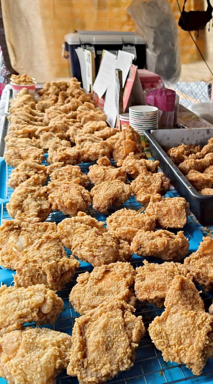 ฉุยฉายไก่ทอดหลังมอ