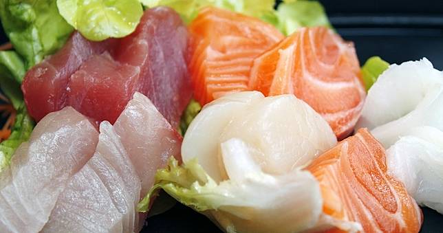 狂吃生魚片3年　他高燒不退驚見「肝臟爬滿蟲」
