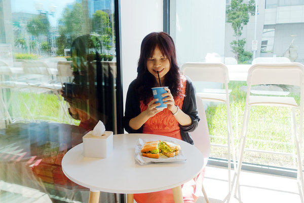 COVEx夏普展演活動，捷運小巨蛋站智慧生活館，結合咖啡店、家電體驗、廚藝教室、精選生活好物、特賣會，可場地租借且有網美牆打卡的主題式情境賣場