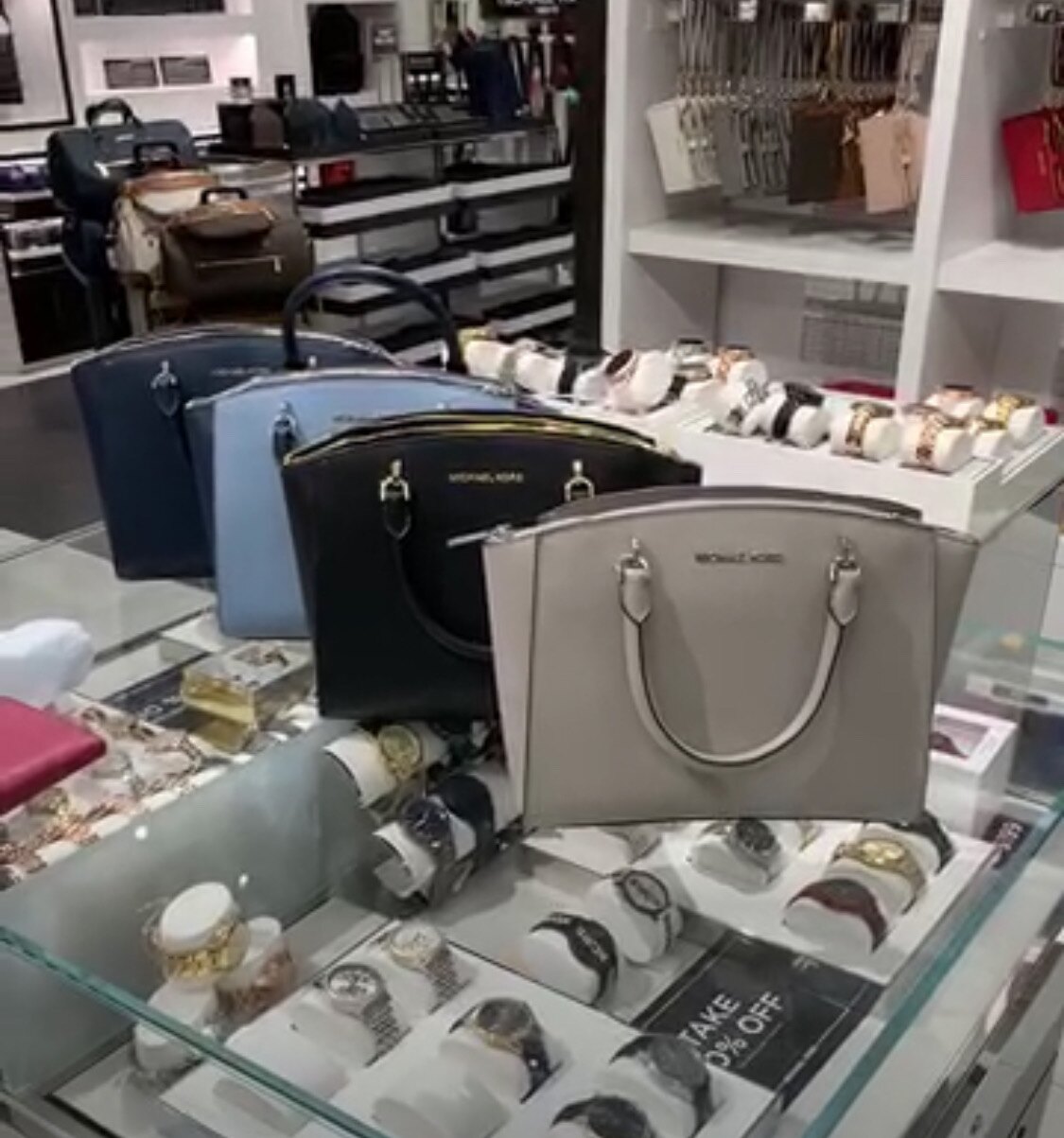 超特惠-美國正品MICHAEL KORS MK 新款殺手包- 黑色素面全真皮款 手提水餃包 側背包 斜背包 -(保證美國OUTLET直購全新100%正品)~附購證.*vivi shop*