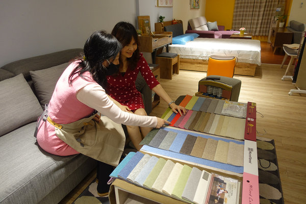 台北布沙發、台北獨立筒床墊-寄居蟹家具館，客製化布沙發訂做，沙發內材保固5年、表布保固一年，工廠直營價且教導風格佈置的台北家具館