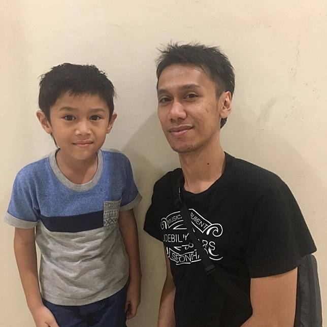 Deretan Foto Bapak dan Anak Ini Ungkap Keseharian Selebriti Saat Jadi Orang Tua. Mulai dari yang Lucu Sampai yang Keren! Like Father Like Son!