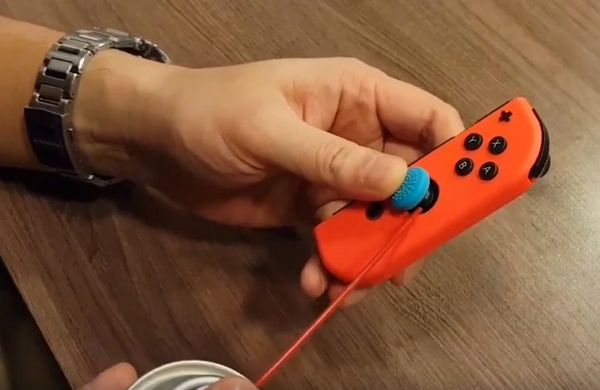 角色亂飄基本無解！玩家拆解證實 Switch JOYCON蘑菇頭會飄移根本是結構問題