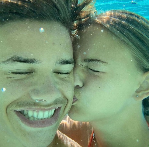 ロメオ ベッカムが18歳に 恋人ミア レーガンとベッカム夫妻が盛大に祝福