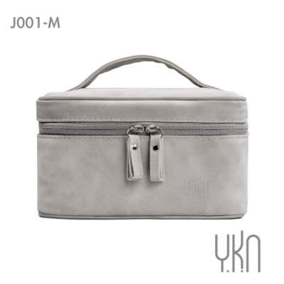 嚴選材質 防水防塵 一包多用 多種場合 輕鬆出行 簡約大容量收納 材質柔軟細膩 折疊活動隔板 整齊收納 滑順雙拉鍊 迅速收取物品