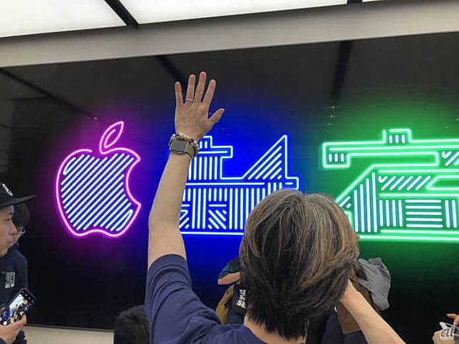 有片睇 Apple 日本新宿分店開幕吸引千名果迷朝聖 Unwire Hk Line Today