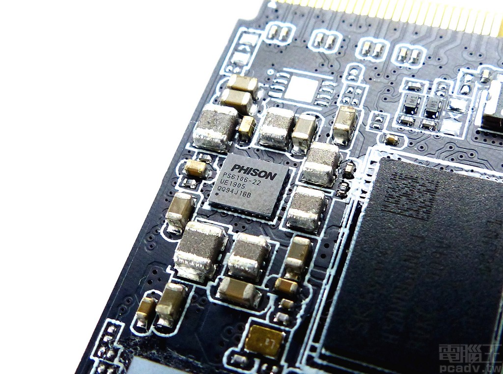 ▲ AORUS NVMe Gen4 SSD 整合式電源管理轉換晶片採用 PS6106-22，前一世代 PS5012-E12 控制器產品則為 PS6102-22。