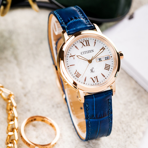 【買就送！２張威秀電影票】HEBE電視廣告款 CITIZEN xC 星辰 羅馬情懷光動能時尚腕錶 EW2422-21A 光動能 Eco-Drive 公司貨保固 現貨 熱賣中!