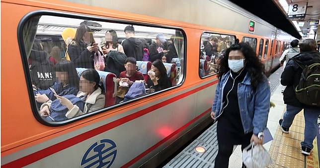火車上見短裙辣妹！噁男衝動「爽一發」　被逮辯：不是故意掏出來