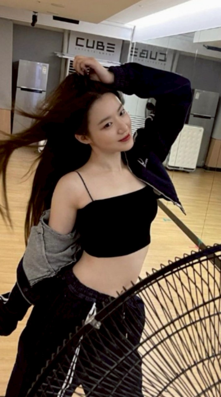 kpop收卡、出卡、投喂、送圖、聊天群、可找主管包材代購ㄛ~~（沒事去看看記事本）