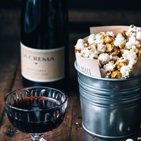一人獨飲小酒館 🎬🥃🍿️