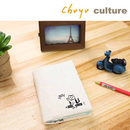 *此商品共有兩種款式 *台灣製造，安心有保障 *嚴選優質厚麻布 *保護護照不易弄髒 *左右兩側均有小口袋 *尺寸：13X9.3X0.5cm